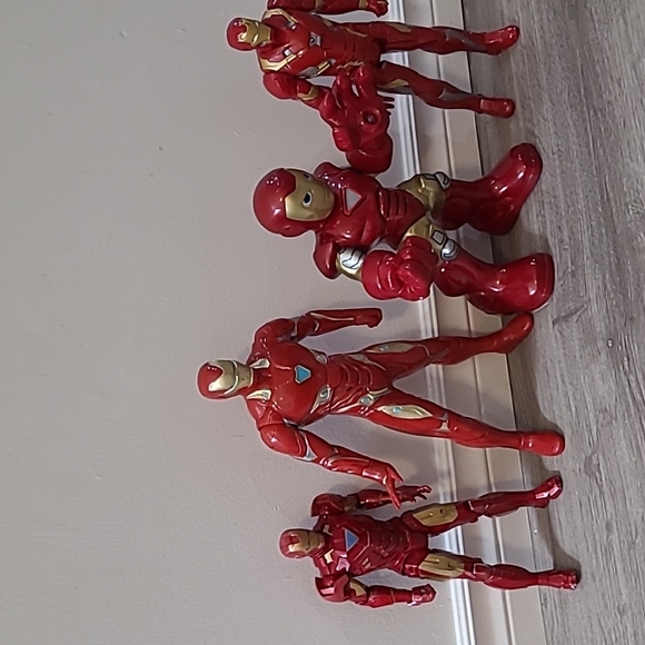 4 Iron Man Action Figures - Picture 2 of 3
